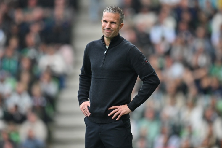 Kaiyun Sports-范佩西回应昆滕·廷伯炮轰：关系难以挽回，我基于表现评判球员