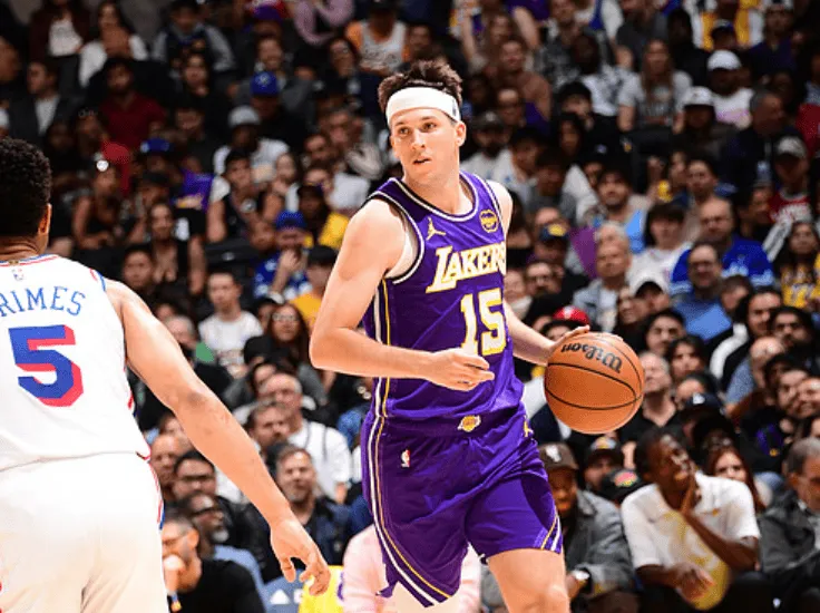 Kaiyun 开云体育官网-效率爆表！里夫斯目前出战19分钟，投篮14中11砍下30分4三分